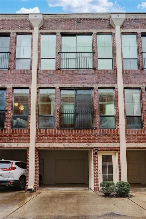 Unit for sale at 118 Mcgowen Street, Houston, TX 77006