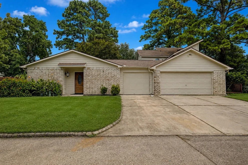 Unit for sale at 12103 Hawthorne Drive, Montgomery, TX 77356