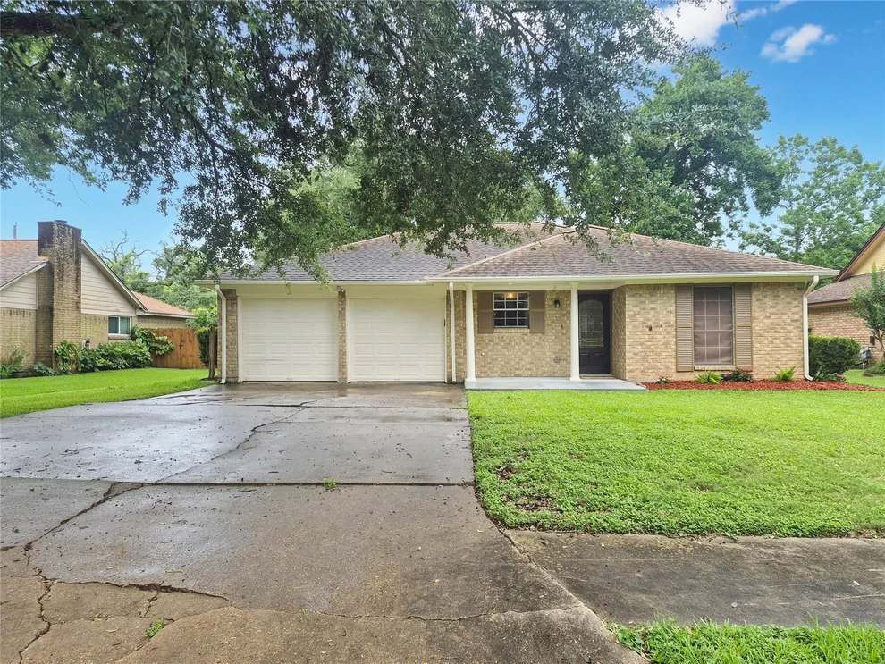 Unit for sale at 54 Aloe Vera Court, Lake Jackson, TX 77566