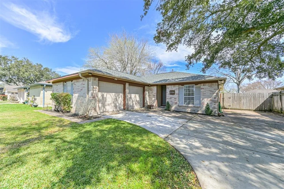 Unit for sale at 304 Seabreeze Drive, League City, TX 77573