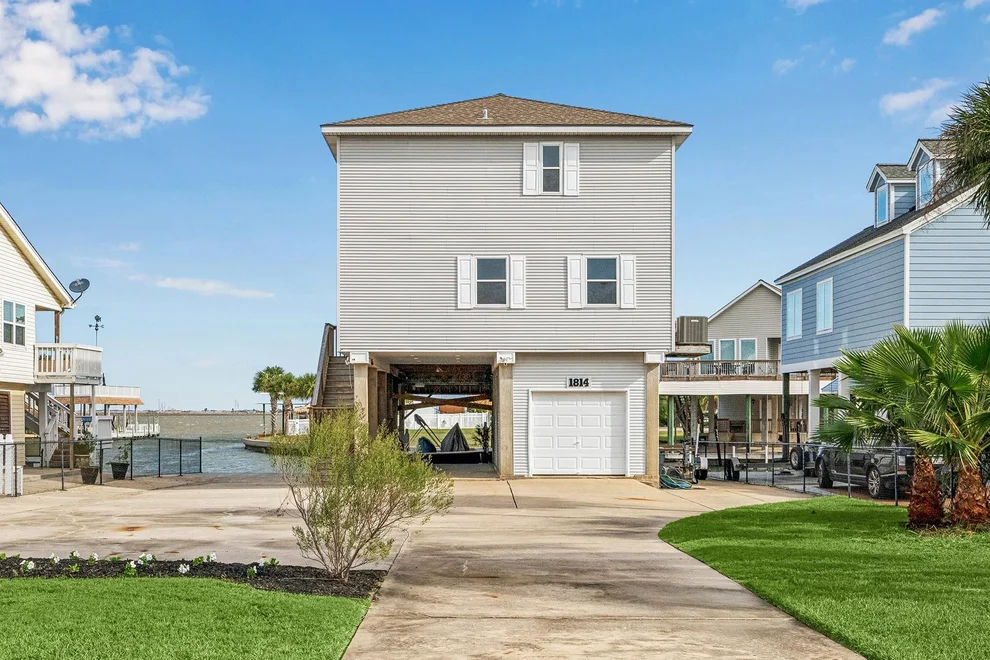 Unit for sale at 1814 Tiki Drive, Tiki Island, TX 77554