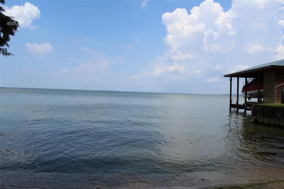Unit for sale at 1901 Lakeview Estates Drive, Coldspring, TX 77331