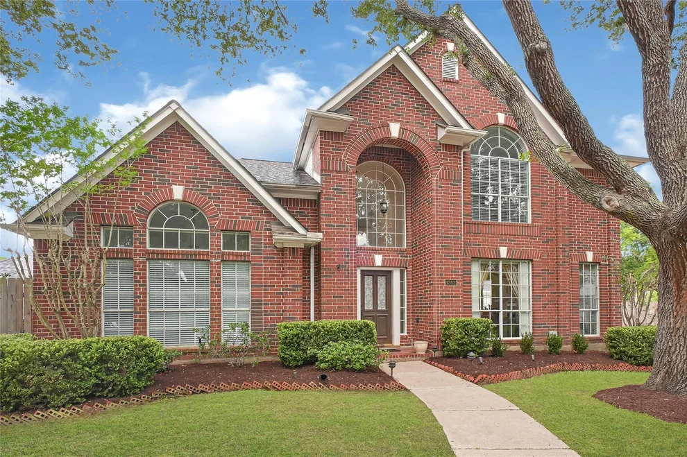Unit for sale at 1302 Blackthorne Drive, Houston, TX 77094