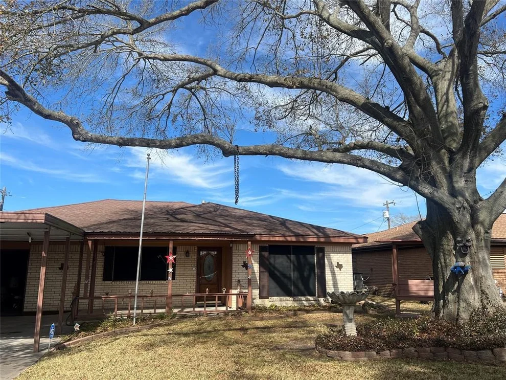 Unit for sale at 2426 15th Avenue N, Texas City, TX 77590