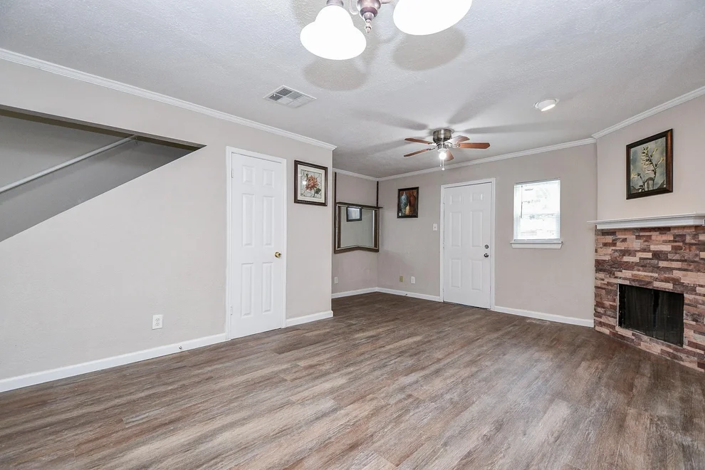 Unit for sale at 11000 Kinghurst Drive, Houston, TX 77099