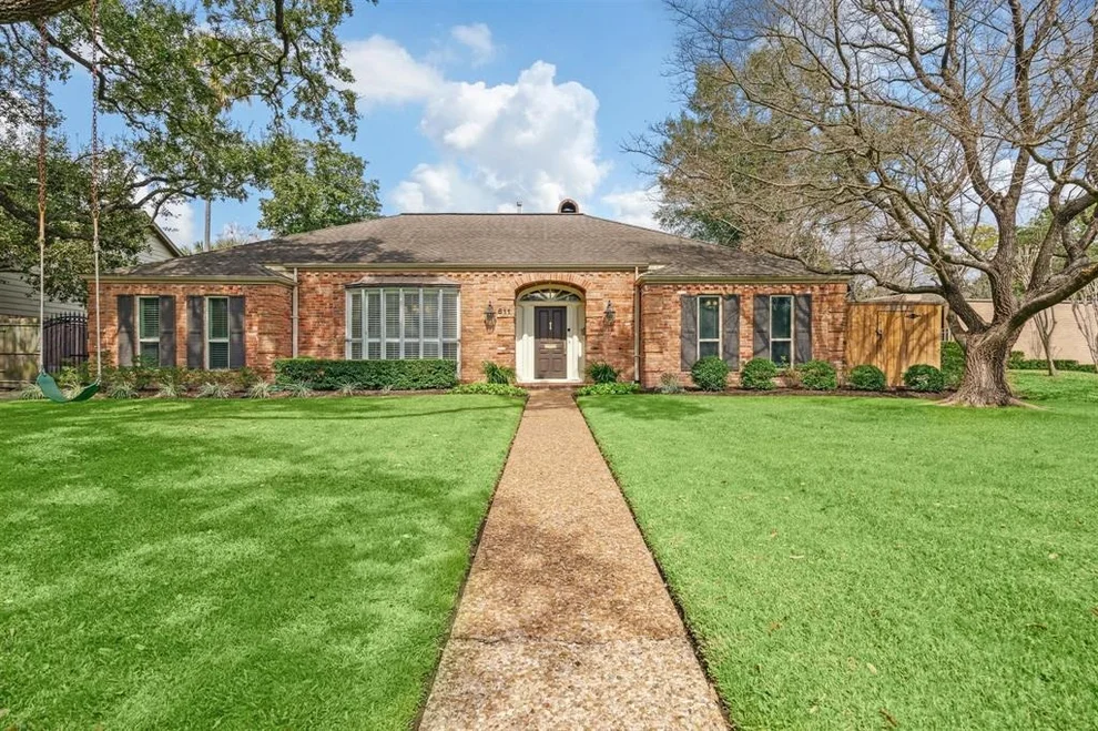 Unit for sale at 811 Wild Valley Road, Houston, TX 77057
