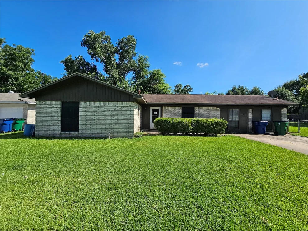Unit for sale at 1216 Fair Drive, Angleton, TX 77515