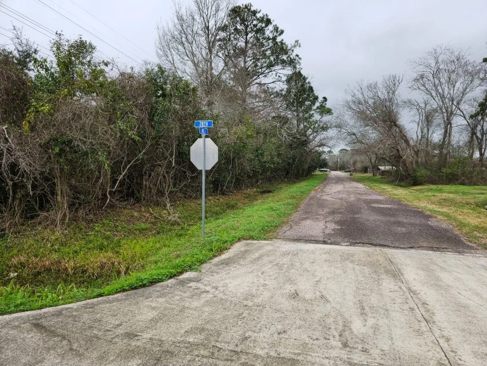 Unit for sale at 2701 Avenue I, Dickinson, TX 77539
