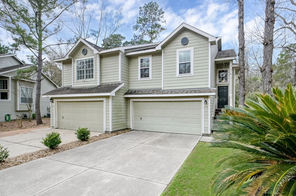 Unit for sale at 106 N Walden Elms Circle, The Woodlands, TX 77382