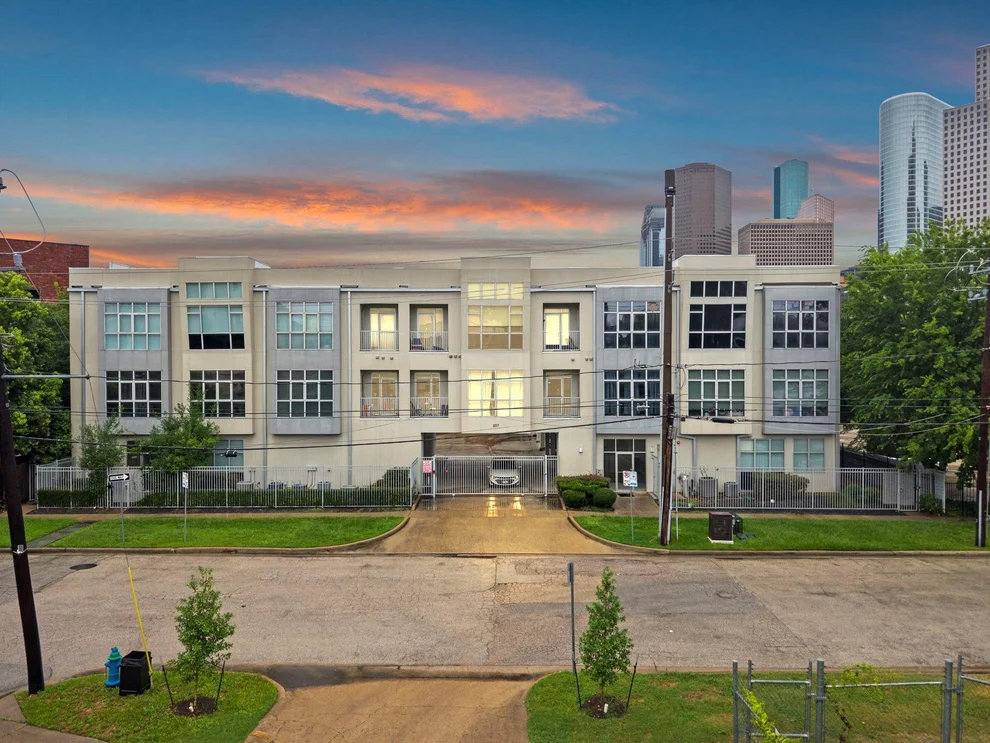 Unit for sale at 207 Pierce Street, Houston, TX 77002