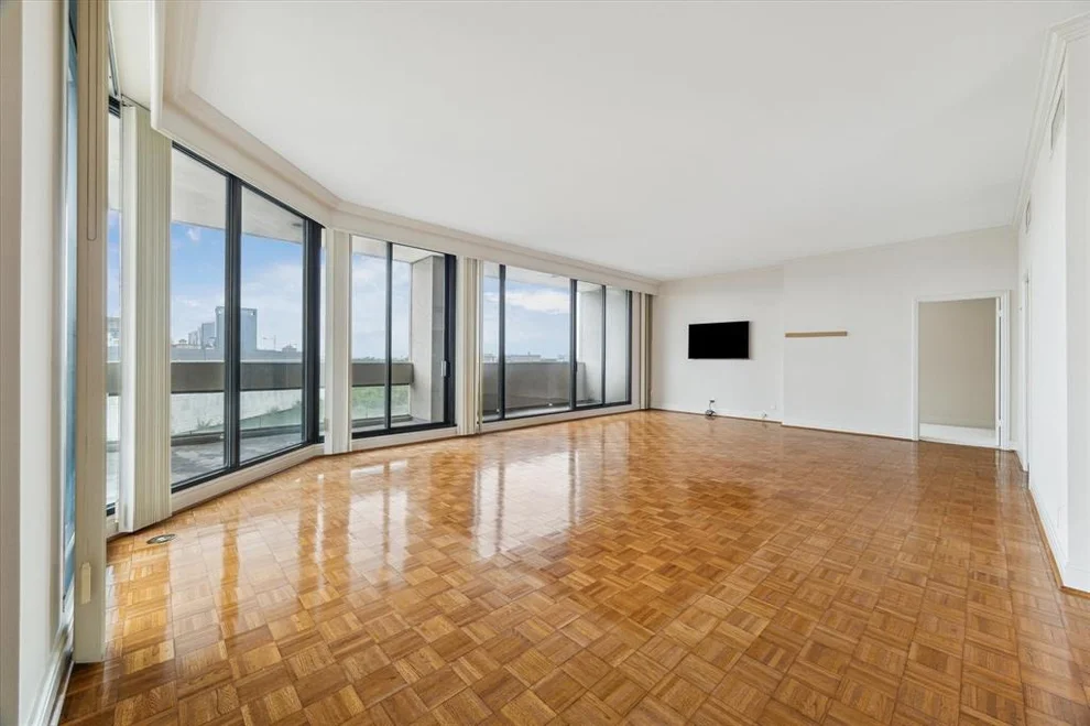 Unit for sale at 1111 Hermann Drive, Houston, TX 77004