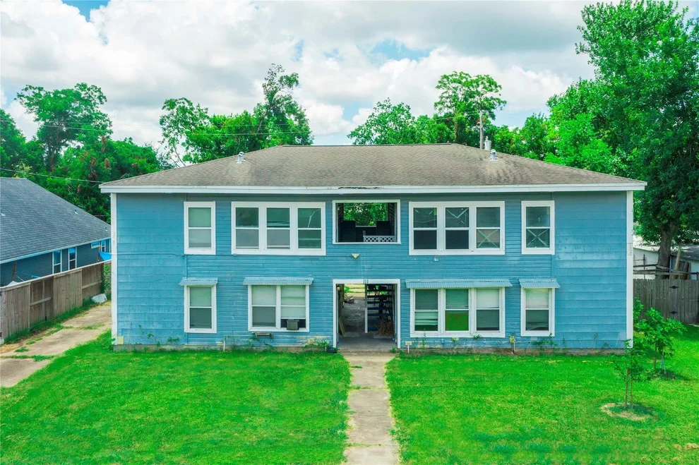 Unit for sale at 111 Holly Street, Lake Jackson, TX 77566