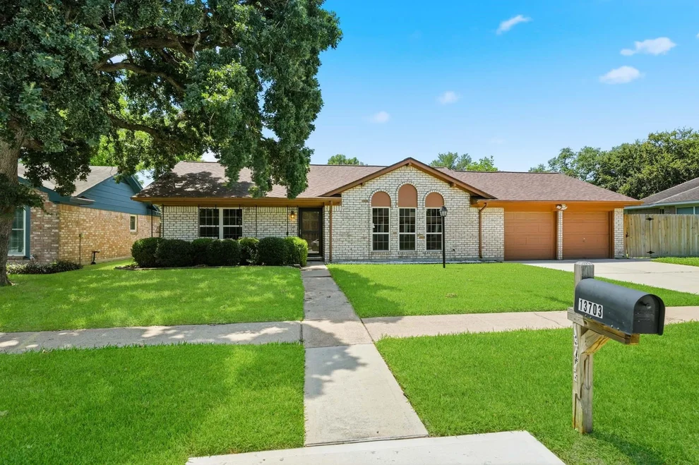 Unit for sale at 13703 Fernhill Drive, Sugar Land, TX 77498