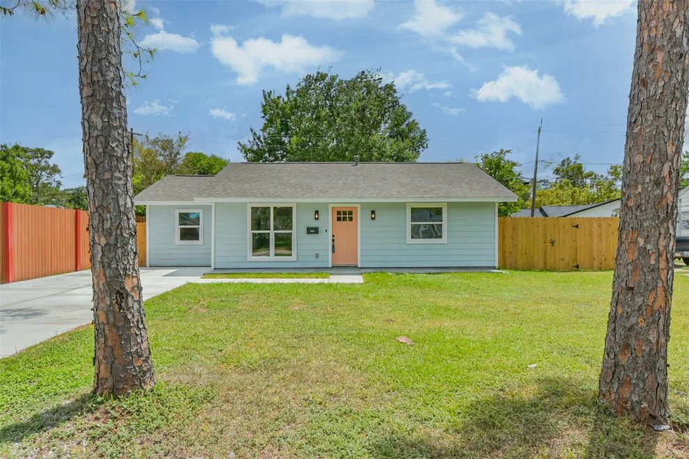 Unit for sale at 242 Birch Street, Lake Jackson, TX 77566