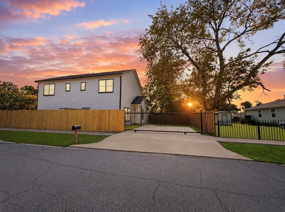 Unit for sale at 7989 Sunbury Street, Houston, TX 77028