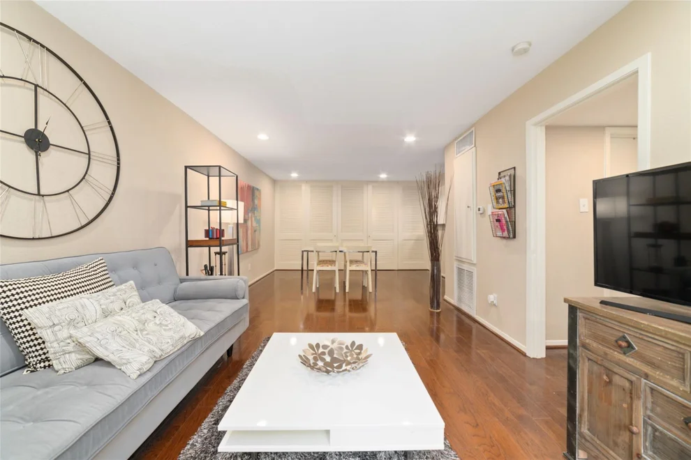 Unit for sale at 3131 Cummins, Houston, TX 77027