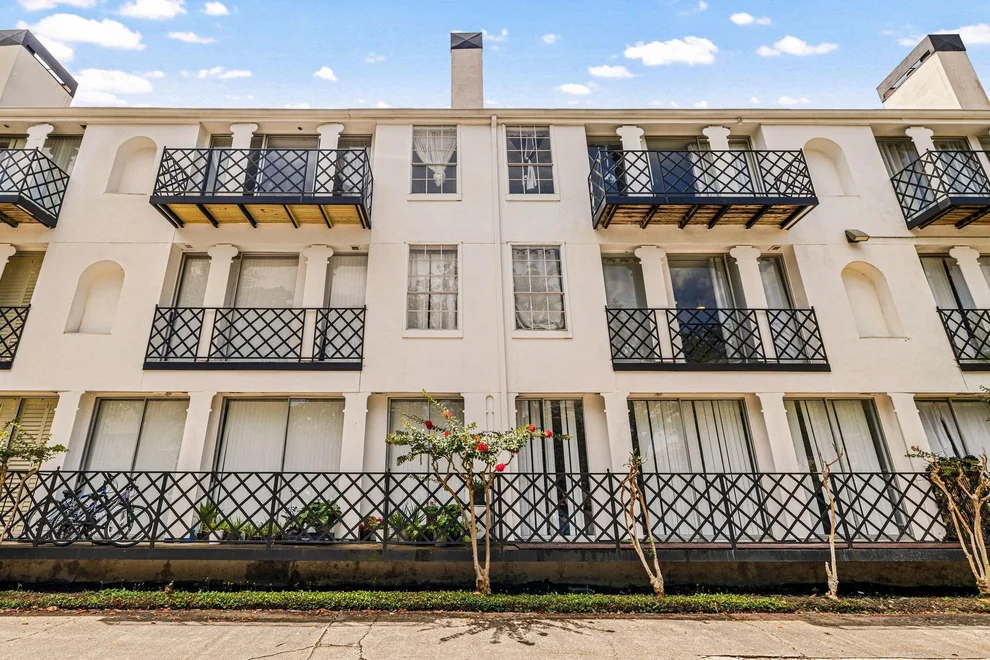 Unit for sale at 2333 Bering Drive, Houston, TX 77057