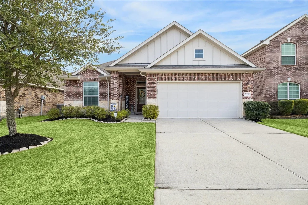 Unit for sale at 21338 Somerset Shores Crossing, Kingwood, TX 77339