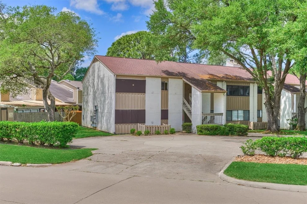 Unit for sale at 12100 Melville Drive, Montgomery, TX 77356