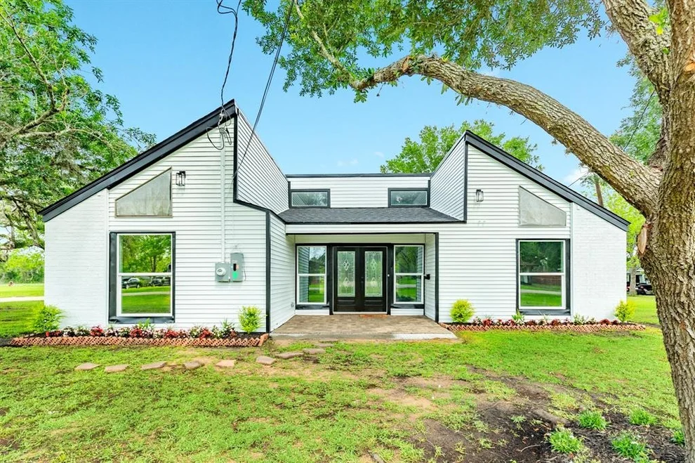 Unit for sale at 1103 E 7th Street, Sweeny, TX 77480