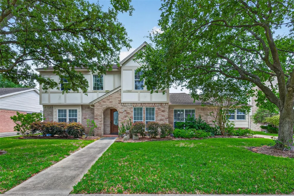 Unit for sale at 16217 Lakeview Drive, Jersey Village, TX 77040