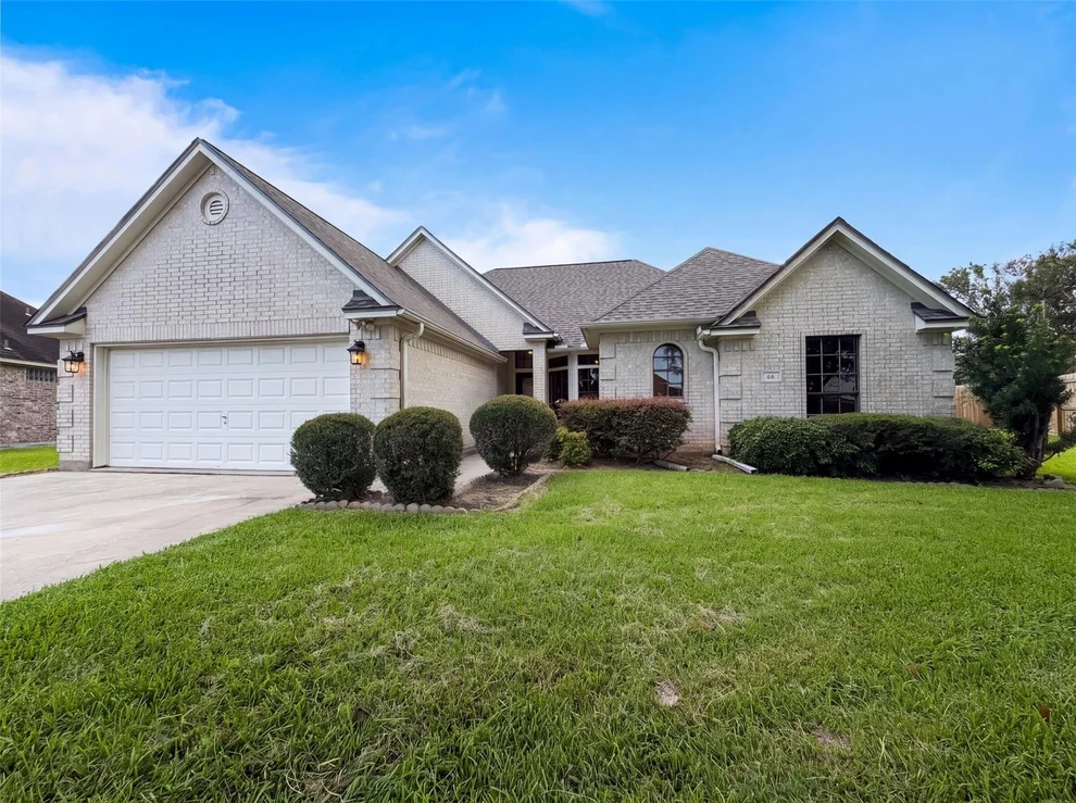 Unit for sale at 66 Tangerine Court, Lake Jackson, TX 77566
