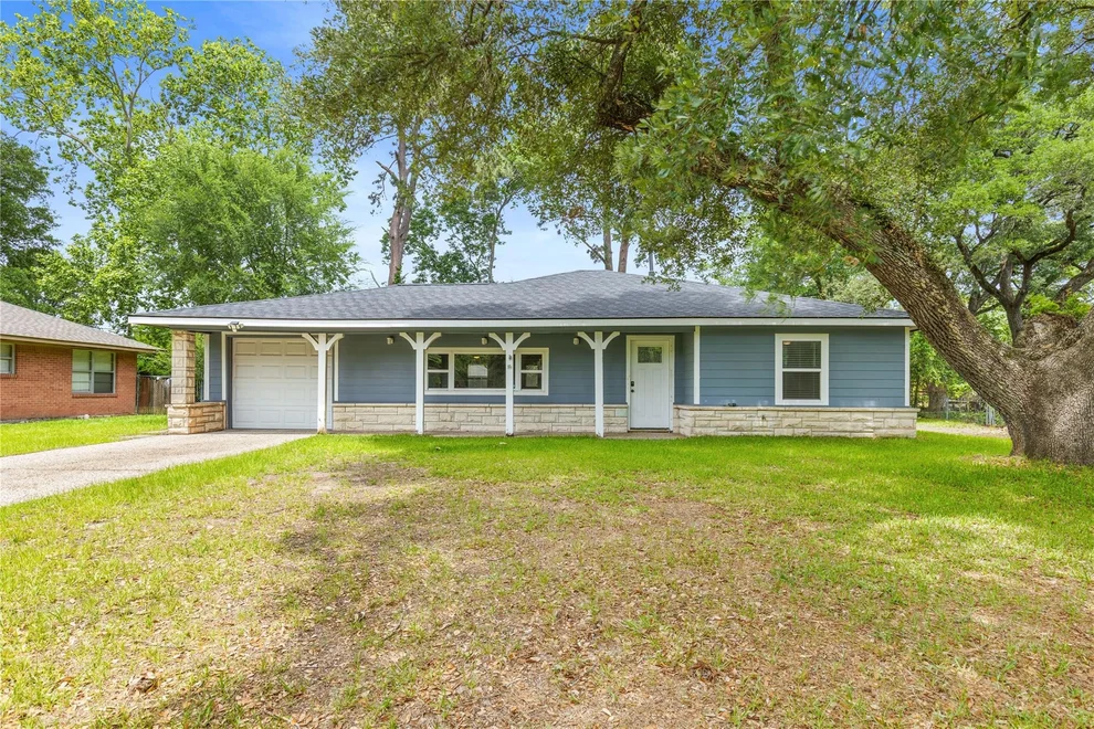 Unit for sale at 315 Roundabout Road, Huntsville, TX 77320