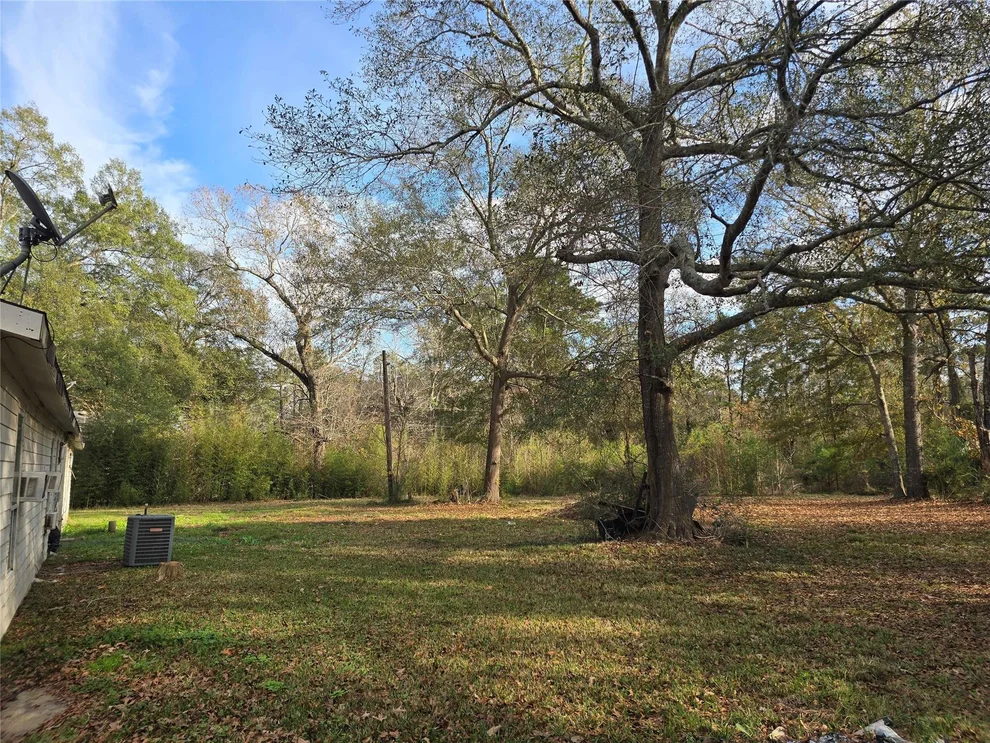 Unit for sale at 17693 Rhonda Lane, Montgomery, TX 77316