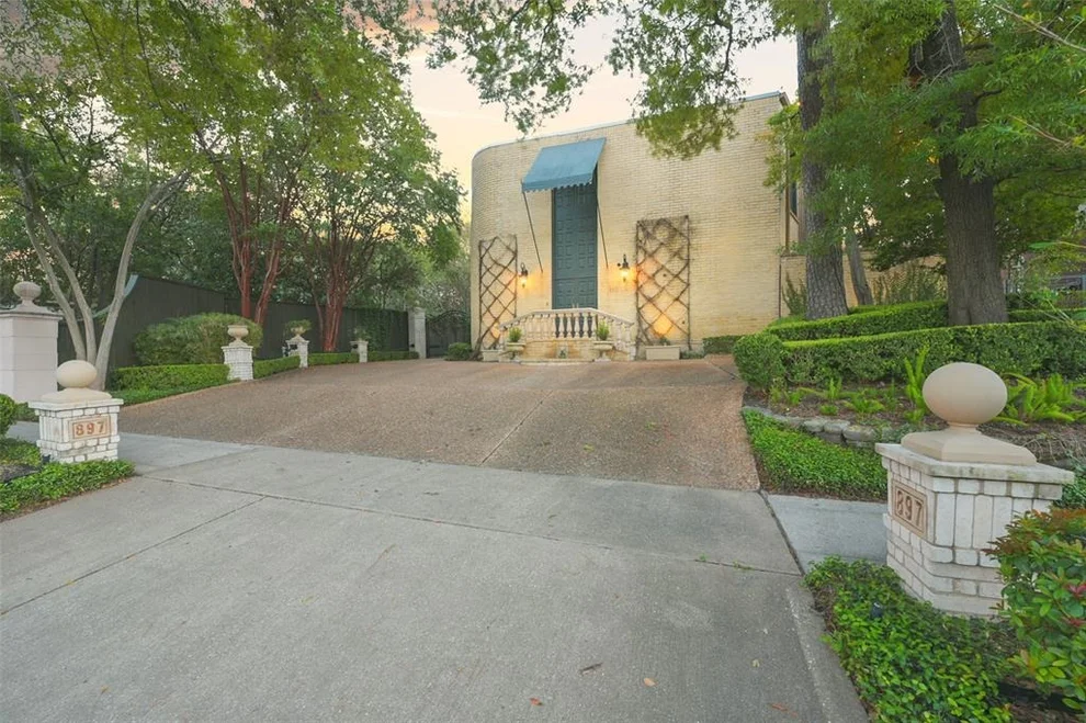 Unit for sale at 897 Kirby Drive, Houston, TX 77019