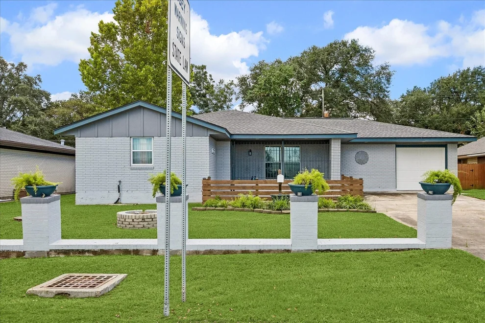 Unit for sale at 1115 25th Avenue N, Texas City, TX 77590