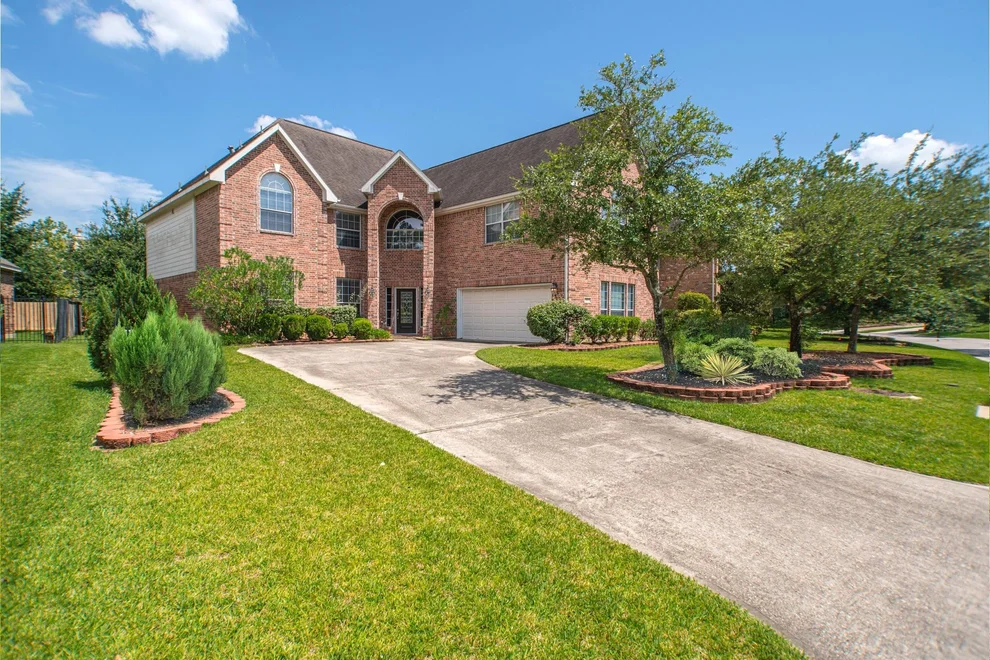 Unit for sale at 63 N Arrow Canyon Circle, The Woodlands, TX 77389