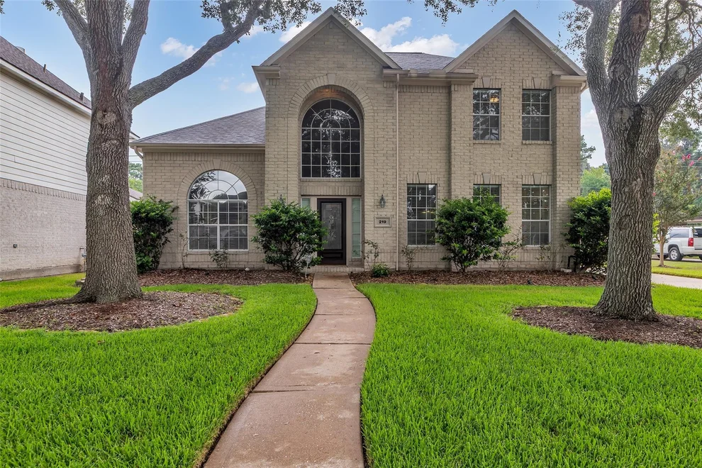Unit for sale at 219 Rustic Oaks Drive, League City, TX 77573