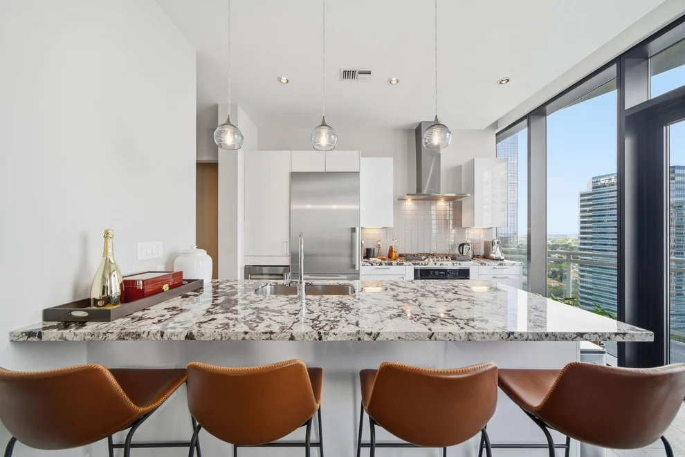 Unit for sale at 1409 Post Oak Boulevard, Houston, TX 77056