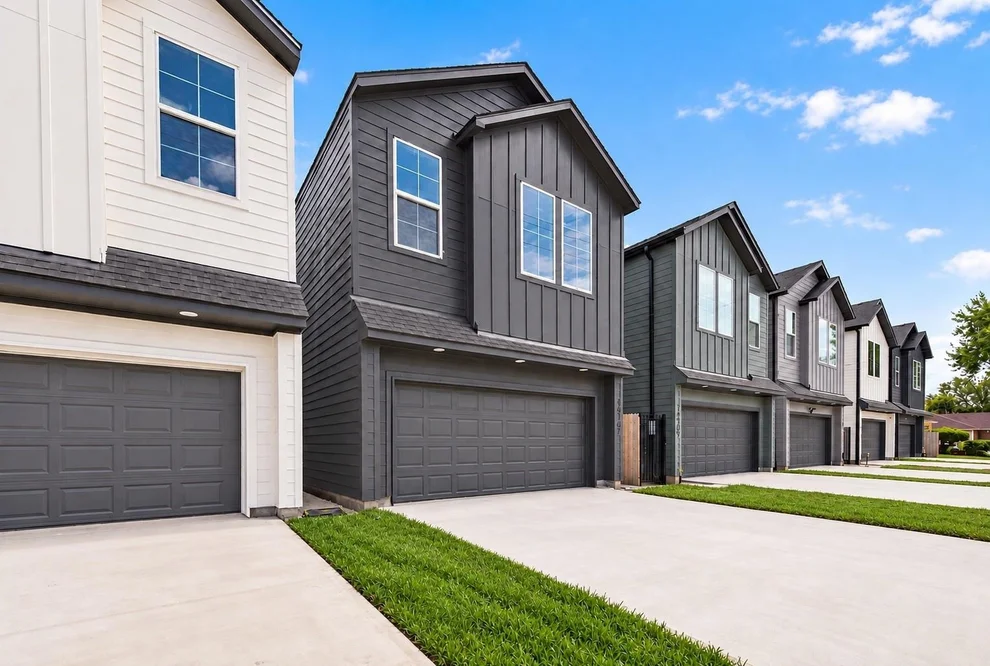 Unit for sale at 14103 Bridgeport, Houston, TX 77047