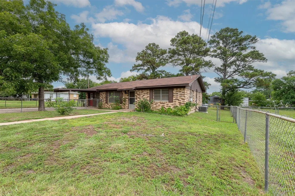 Unit for sale at 504 N Echols Street, Caldwell, TX 77836