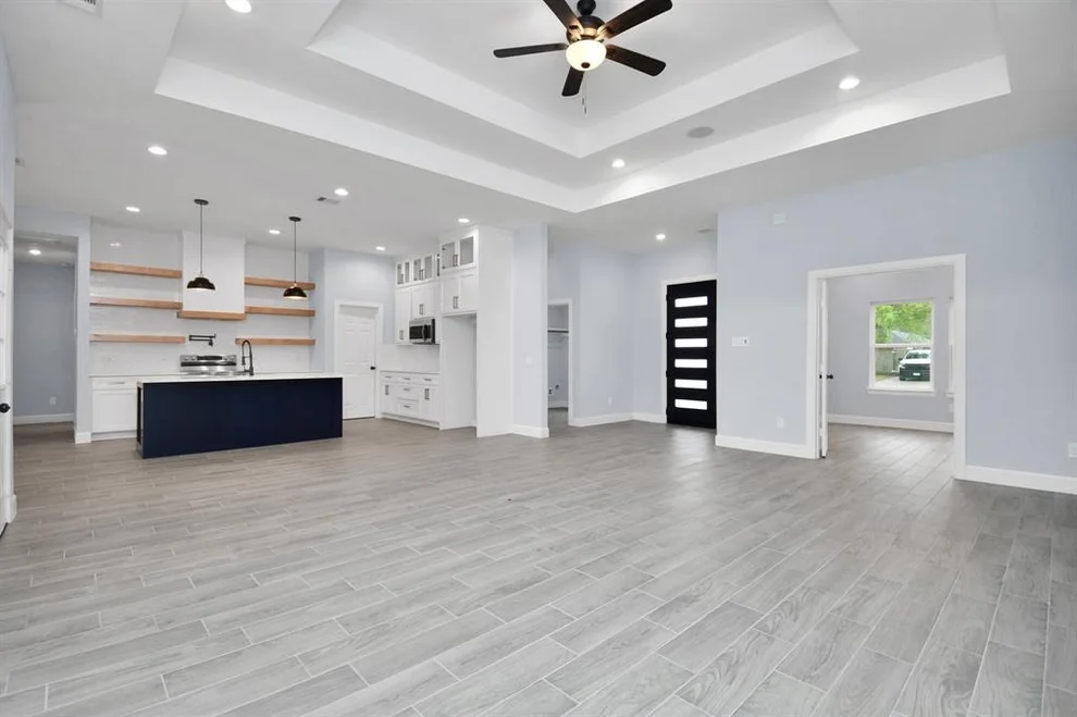 Unit for sale at 226 Edgewater Drive, West Columbia, TX 77486