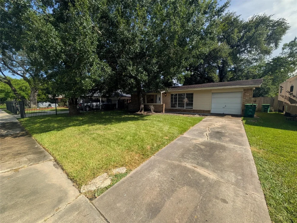 Unit for sale at 2819 Dragonwick Drive, Houston, TX 77045