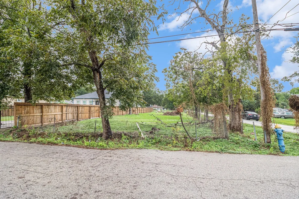 Unit for sale at 700 Rosie Street, Houston, TX 77091