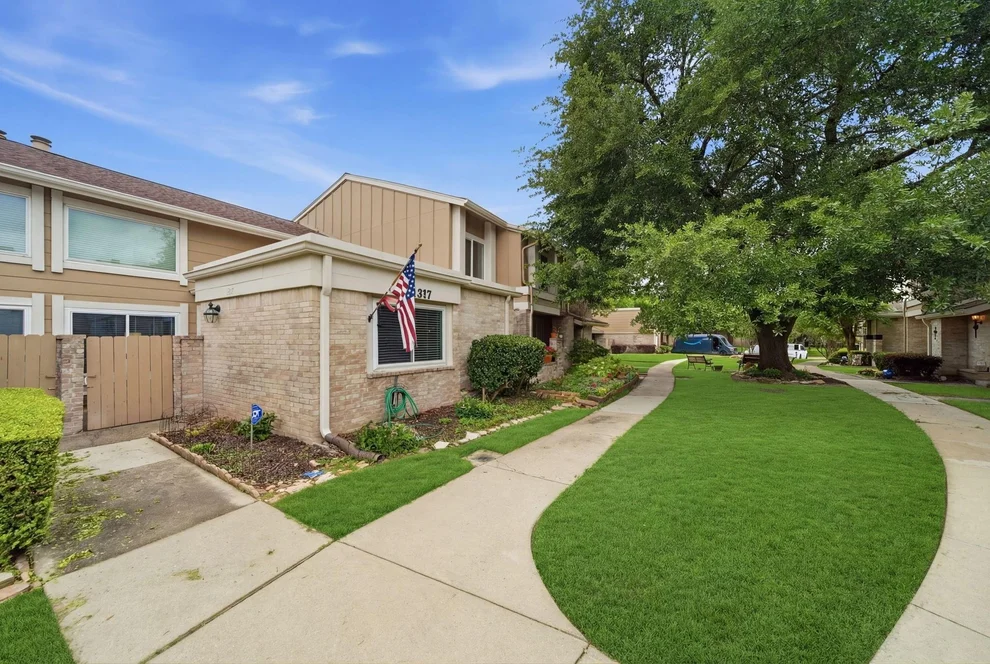 Unit for sale at 11517 Village Place Drive, Houston, TX 77077