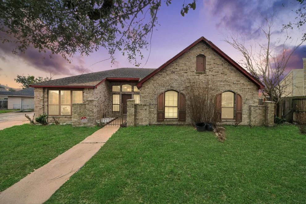 Unit for sale at 15103 Plaza Libre Drive, Houston, TX 77083