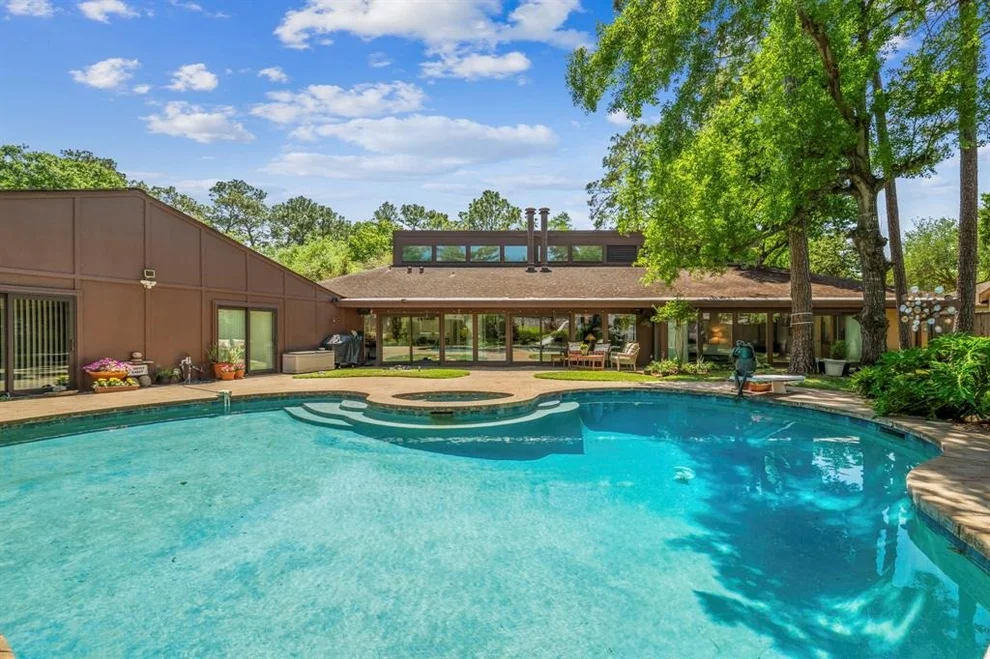 Unit for sale at 10318 Pine Forest Road, Houston, TX 77042