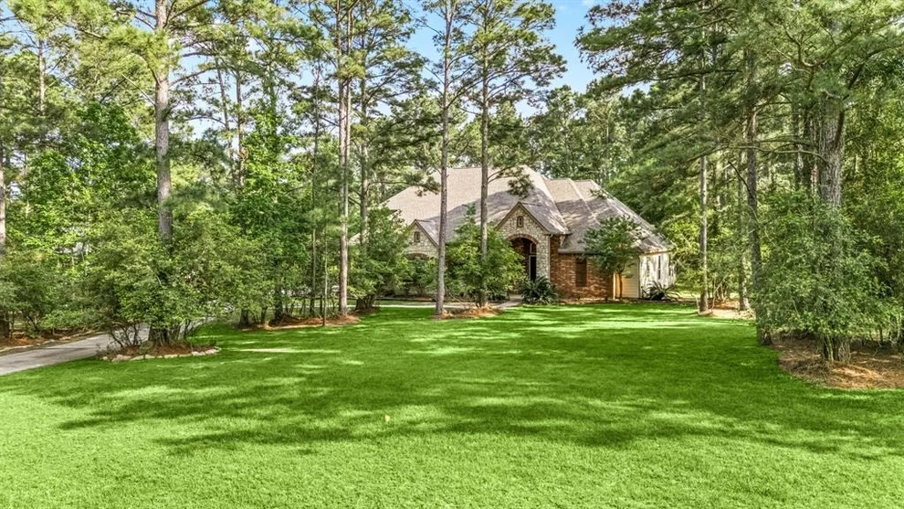 Unit for sale at 29222 Champions Drive, Magnolia, TX 77355
