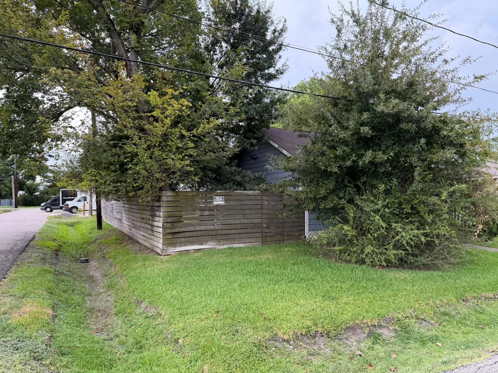 Unit for sale at 306 E 43rd Street, Houston, TX 77022