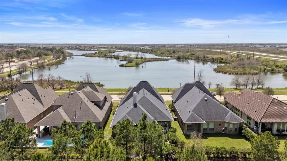 Unit for sale at 10 Cottage Glen Lane, Fulshear, TX 77441