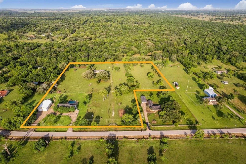 Unit for sale at 3515 County Road 36, Angleton, TX 77515