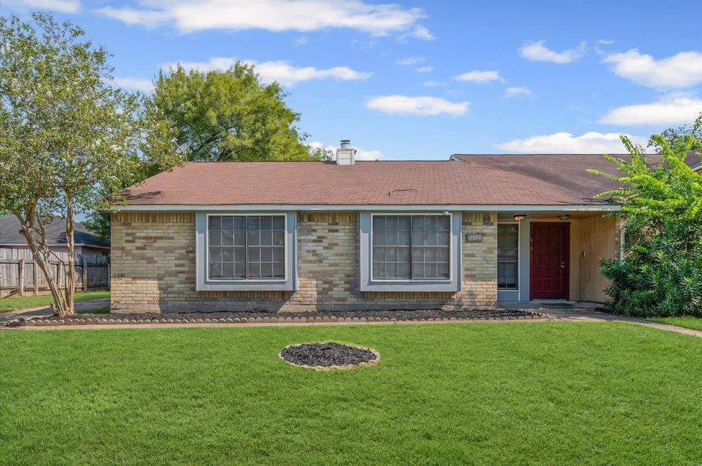 Unit for sale at 13920 Bonnercrest Drive, Houston, TX 77083