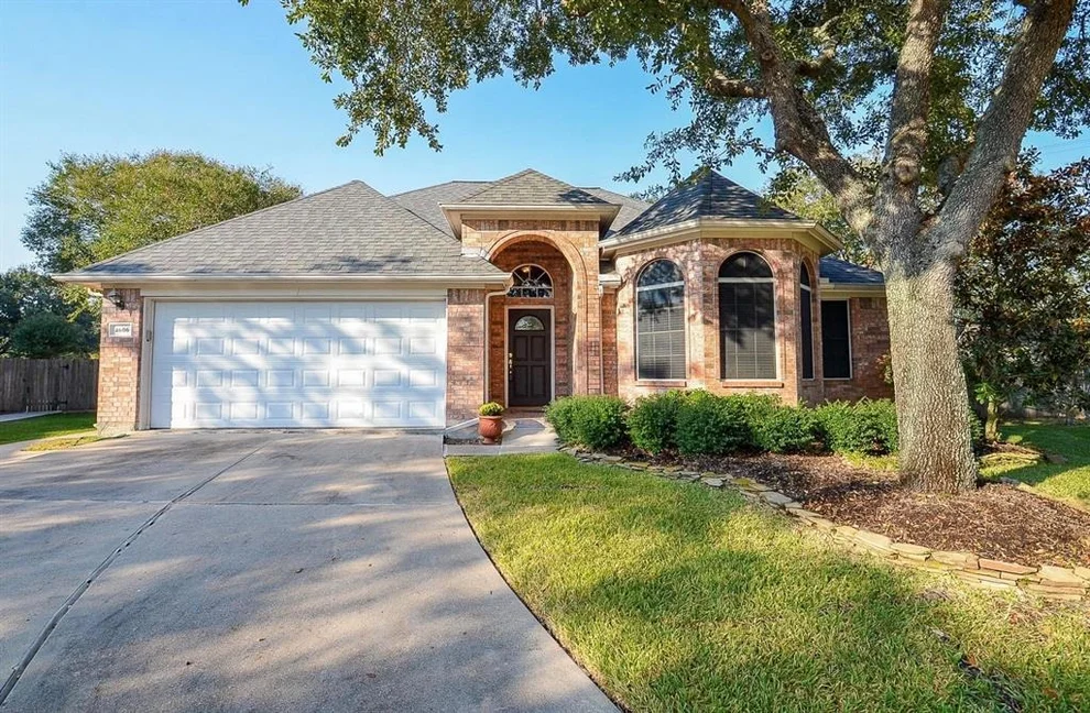 Unit for sale at 4606 Russett Lane, Sugar Land, TX 77479