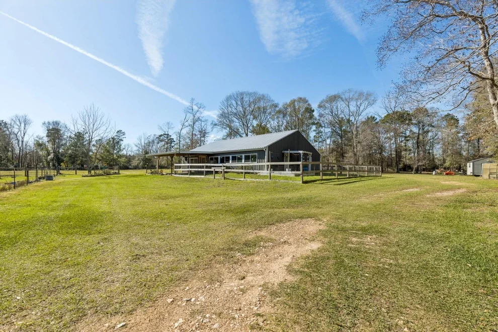 Unit for sale at 392 Robert E Lee Lane, Livingston, TX 77351