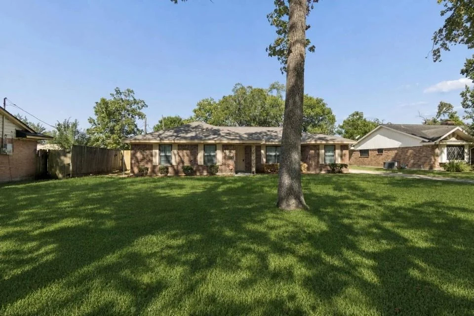 Unit for sale at 123 Lone Oak Drive, Highlands, TX 77562