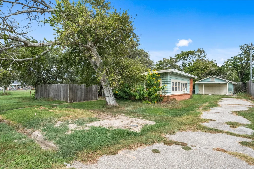 Unit for sale at 691 Cedar Street S, Matagorda, TX 77414